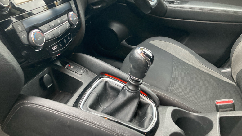 Nissan Qashqai 1.3 DiG-T Acenta Premium 5dr Petrol Hatchback